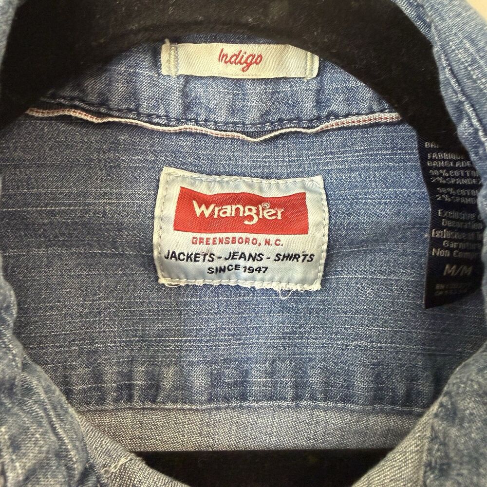 Wrangler Size Medium Indigo Chambray Brown Pearl Snap Button Down Western  Rodeo - Picture 9 of 10